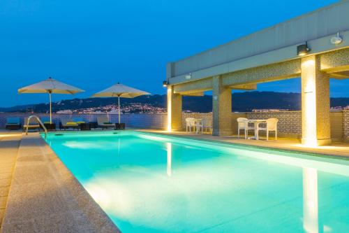 Swimming pool, Mercure Braga Centro Hotel in Braga