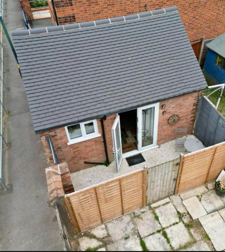 Cosy Cart Shed in Evesham