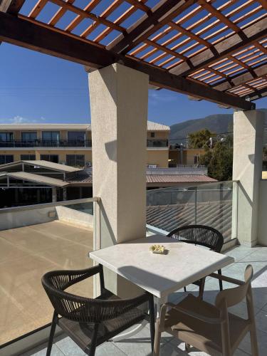 شرفة/ تراس, Zante Flower Studios & Apartments in Alykanas