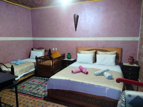 1 double bed, 1 twin bed