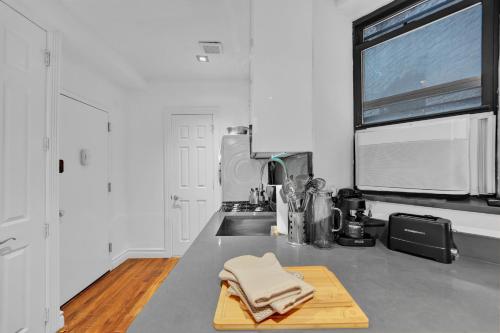 Large 1BR in SOHO w Washer-Dryer, New York (Foto 6)