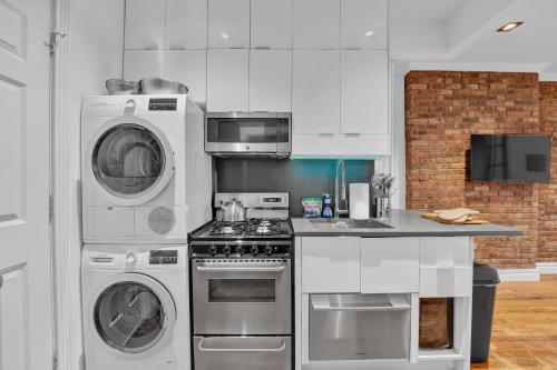 Kitchen, Spacious SoHo 1Bedroom Unit Washer & Dryer in Greenwich Village