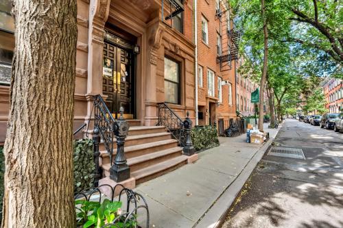 Surrounding environment, Spacious SoHo 1Bedroom Unit Washer & Dryer in Greenwich Village