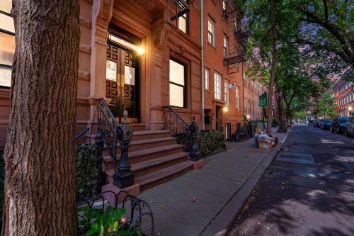 Exterior view, Spacious SoHo 1Bedroom Unit Washer & Dryer in Greenwich Village