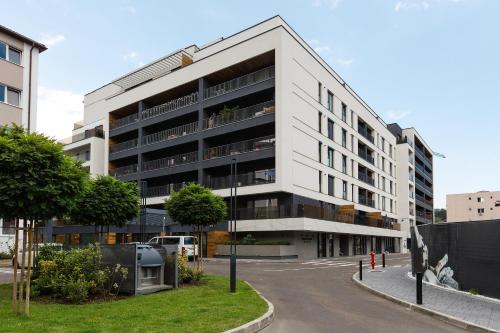 Ōura - Designer Apartment with Private Parking & AC, Brasov (foto 11)
