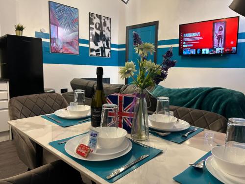 Tudors eSuites - Anderton - Spacious Apartments in Quiet Area #3n5A
