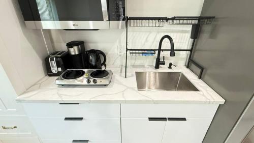 Modern Studio Stylish &Cozy Ieft Unit, Los Angeles (fotografie 6)