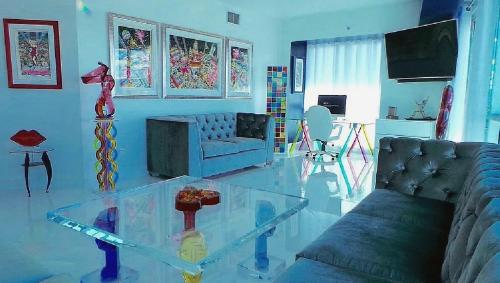 High-Rise Two-Bedroom Condo with Panoramic City Views