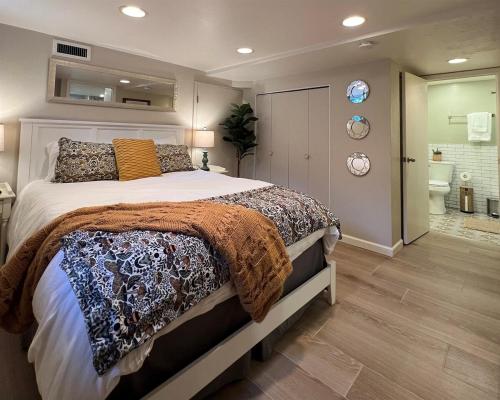 Historic Suite on Prescott's Best Street!