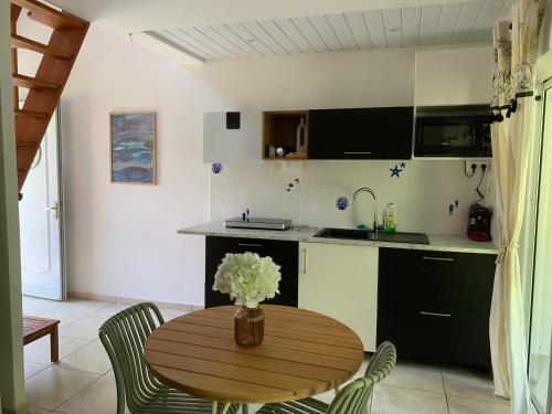 Tiki Ora Lodge - MOTU in นูนวย