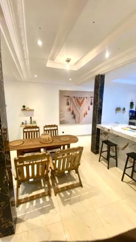 Home TERANGA villa de 4 chambres climatisées avec SDB privées et parking gratuit (Home TERANGA villa de 4 chambres climatisees avec SDB privees et parking gratuit) in Rufisque