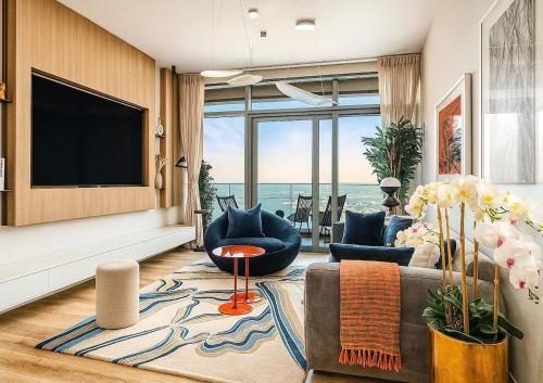 Serene Ocean Views 2BR Emaar Beachfront, Dubai