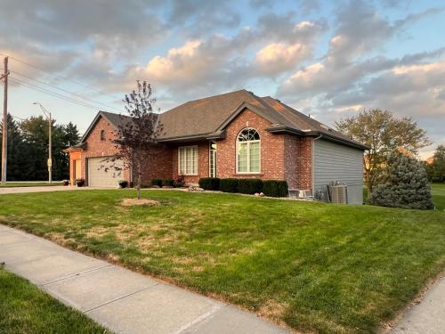 Luxury Home! Walking distance to golf! in Richland VIII