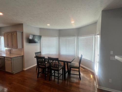Luxury Home! Walking distance to golf! in Richland VIII
