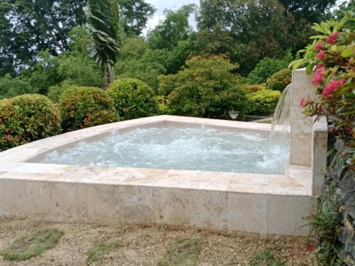 Sunrise House - a Tranquil Tropical Getaway in Loay