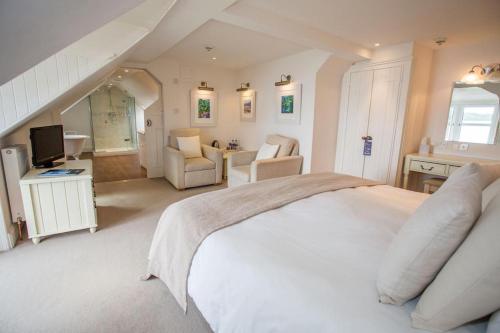 The Bay Rooms at Glenisle Hotel in Лемлеш