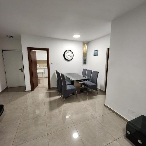 Isramax 3BR apartment near the sea. in Bat Yam