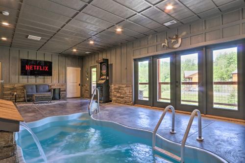 Wanderlust Pool Paradise in Sevierville, USA