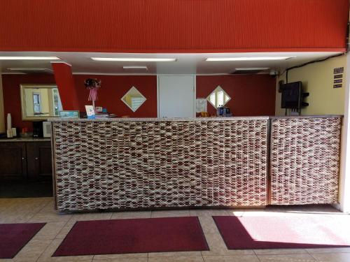 Economy Inn Fresno Yosemite - 로비