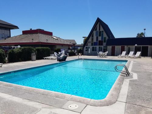 Economy Inn Fresno Yosemite - 수영장