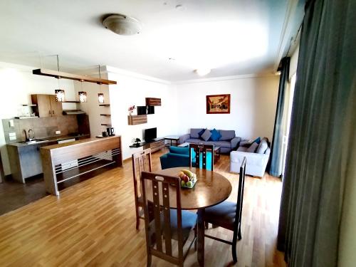 White House Suites - image 2
