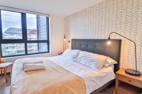 HOM I Vista al Lago Depto con Estacionamiento