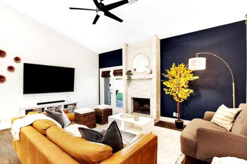 Cozy Gilbert Escape with Hot Tub, BBQ & Fire Pit, Gilbert