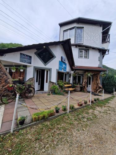 Viesnīcas āriene, Cabana Micutu in Sasciori