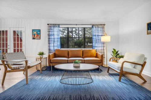 Modern King Bed 5 mins to Downtown