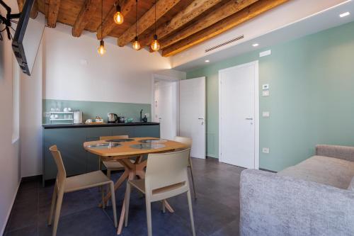 1823 Room 5