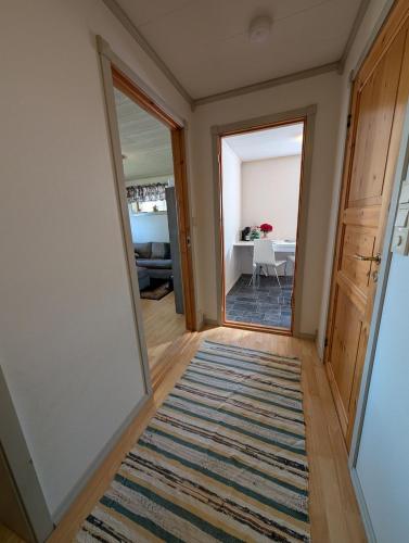 Warm and cozy apartment in Tromsø, free parking and near both airport, nature and busses in Kvaloysletta