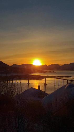 Warm and cozy apartment in Tromsø, free parking and near both airport, nature and busses in Kvaloysletta