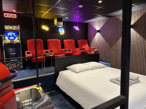 Cocon Jacuzzi et cinéma 4K M - Location saisonnière - Mérignac