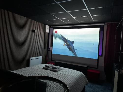 Cocon Jacuzzi et cinéma 4K M (Cocon Jacuzzi et cinema 4K M) in Merignac
