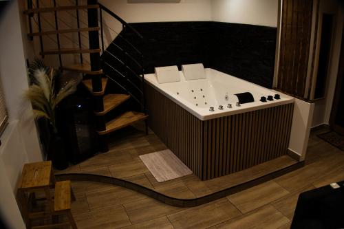 熱水浴缸, CocooningRoom - Tain L'hermitage in 坦萊爾米塔日