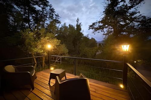 Erkély/terasz, Casa Calvé Tiny House en el Bosque con Deck Privado San Martín de los Andes (Casa Calve Tiny House en el Bosque con Deck Privado San Martin de los Andes) in Lolog