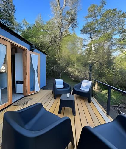 Erkély/terasz, Casa Calvé Tiny House en el Bosque con Deck Privado San Martín de los Andes (Casa Calve Tiny House en el Bosque con Deck Privado San Martin de los Andes) in Lolog