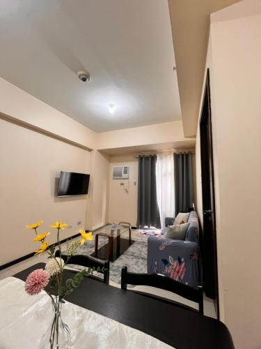 Radiance Manila Bay Bayview Comfort with Pool & Pet-Friendly, Manila