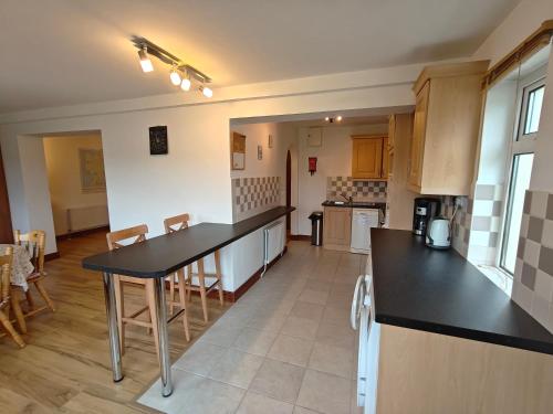 кухня, Erin House - Oughterard Central in Огтерард