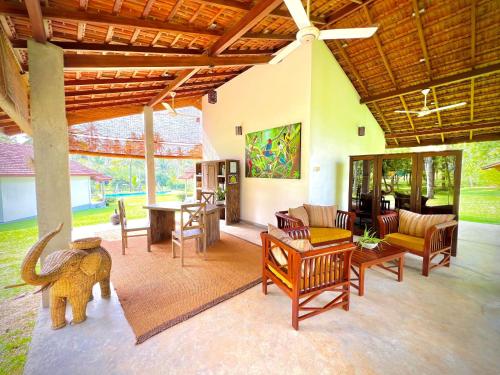 Fuajee, Ambarella Lodge & Spice Garden in Hunumulla