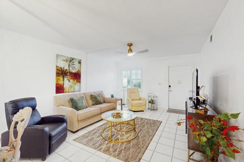 Palm Manor Condominiums