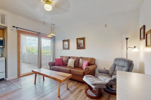 Laurel Inn Condominiums - Black Bear Boogie