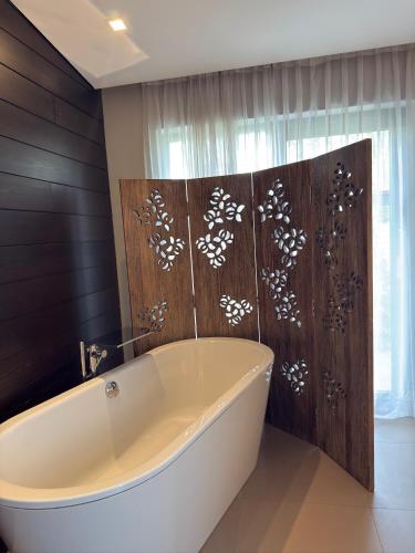 Elegant Designer Villa in a Peaceful Neighborhood in Laugardalur