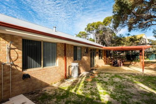Waves And Moore - Beautifully presented home, Guilderton (foto 4)