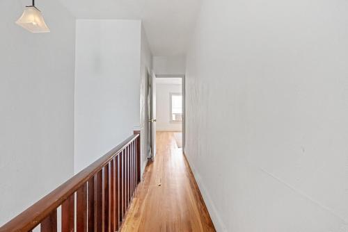 The Tarpon Flat Bright 1BR Downtown Retreat in 塔彭斯普林斯
