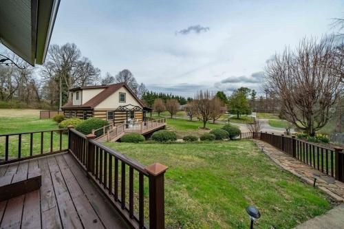 Cabin Retreat with Pool in Bristol in Bristol (TN)