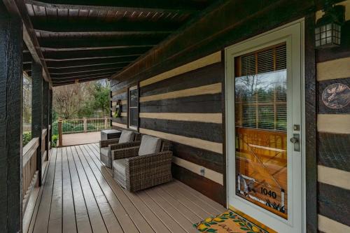 Cabin Retreat with Pool in Bristol in Bristol (TN)