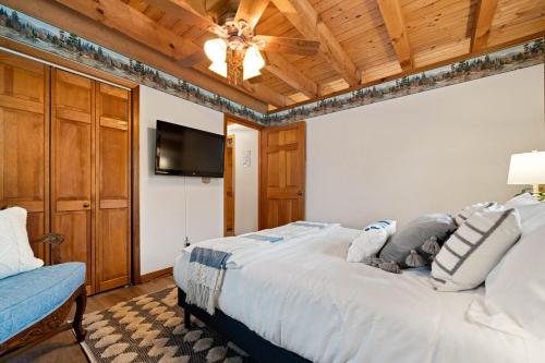 Cabin Retreat with Pool in Bristol in Bristol (TN)