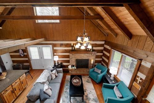Cabin Retreat with Pool in Bristol in Bristol (TN)