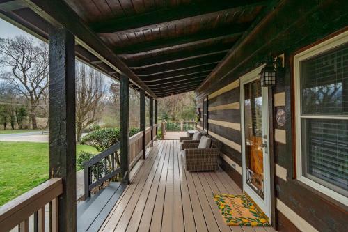 Cabin Retreat with Pool in Bristol in Bristol (TN)